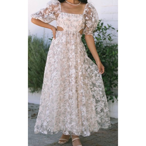 Storia Dresses & Skirts - Storia Floral Organza Maxi Dress Puff Sleeve Cutout‎ Waist Small NWT Cottagecore